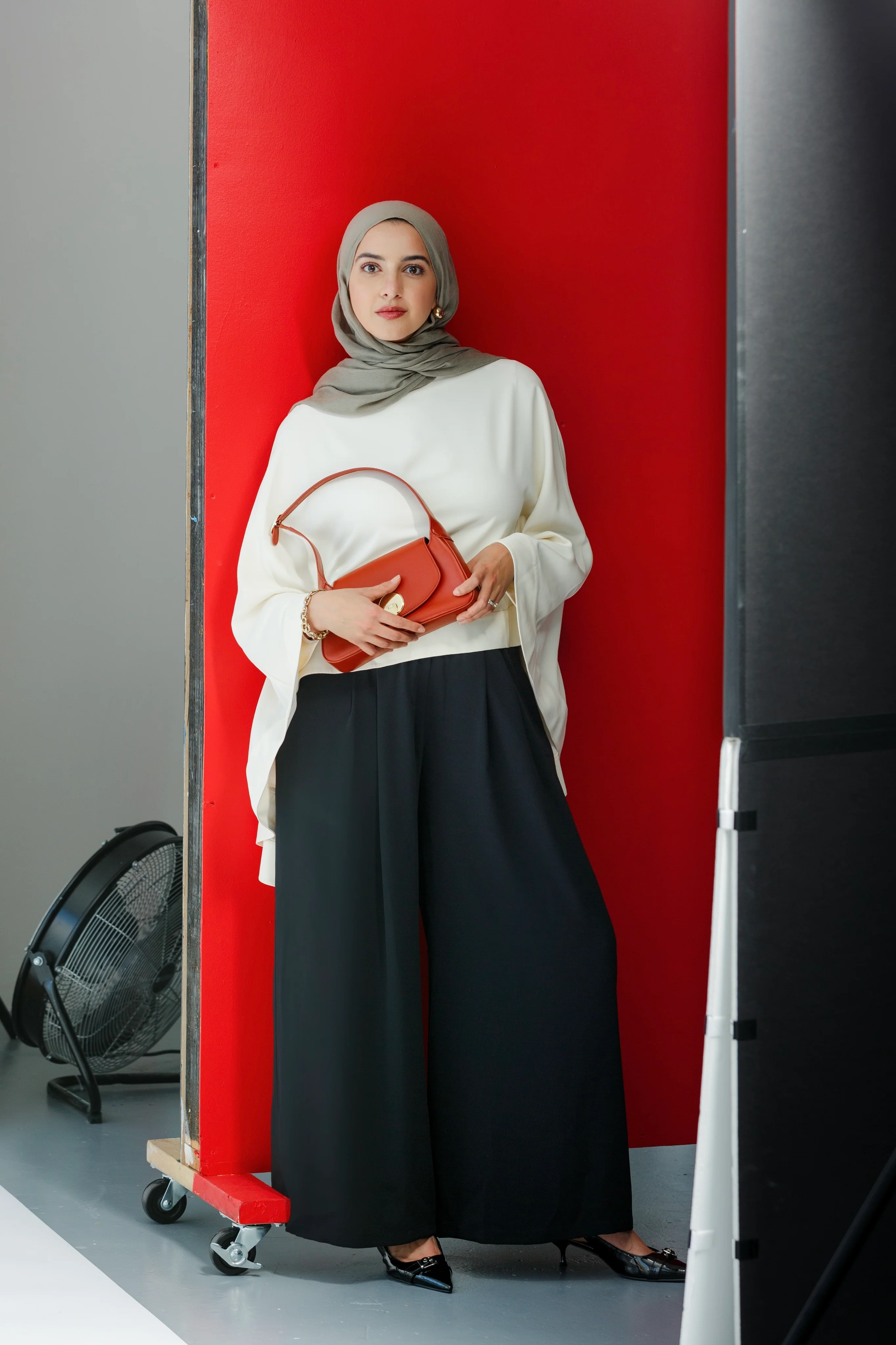 Black Signature SE Wide Leg Pants - Image 4